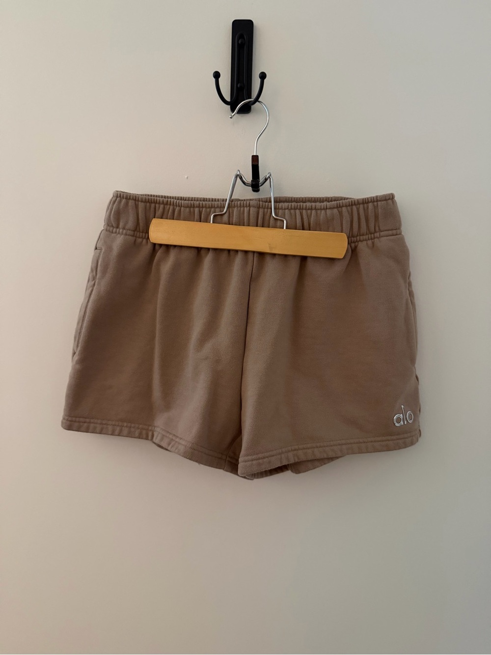 ALO Accolade Women's Tan Shorts
